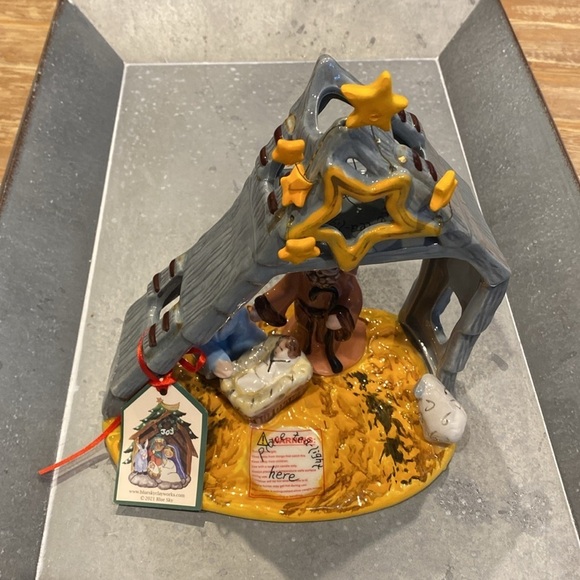 Hand painted nativity set - Picture 3 of 7